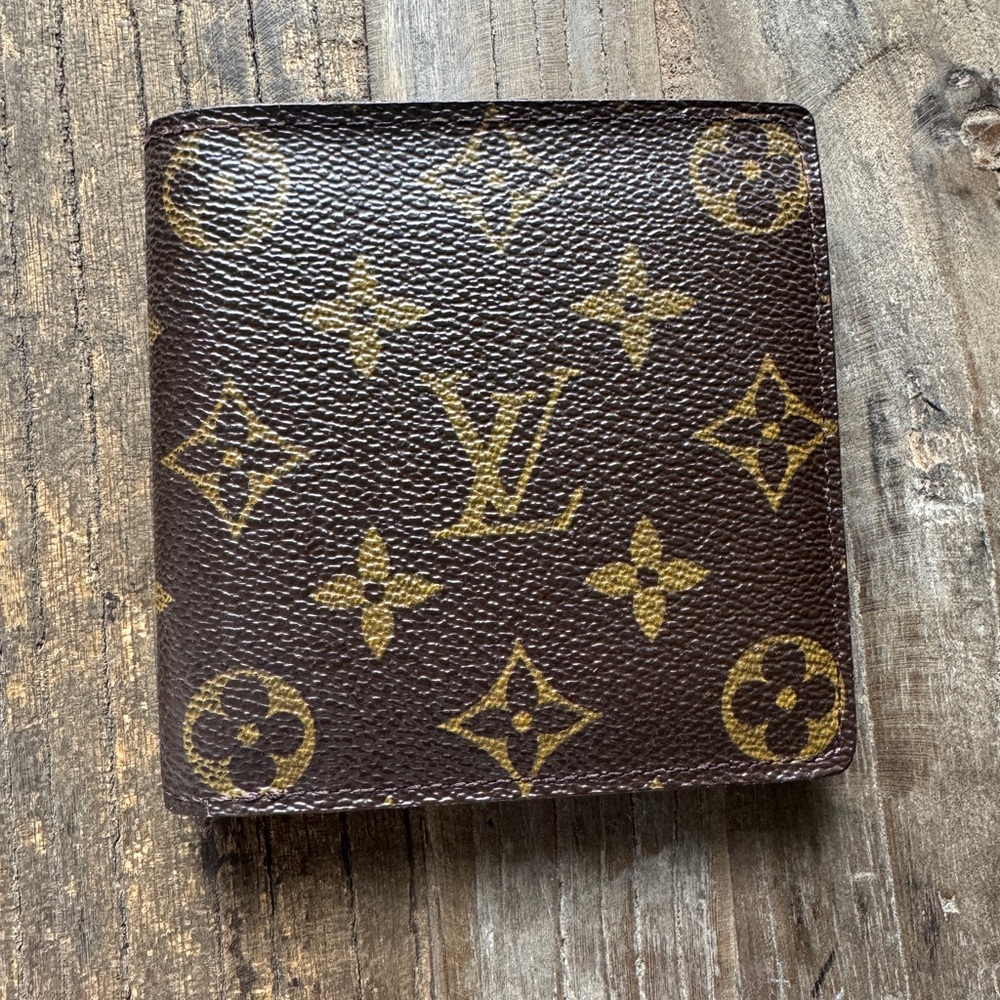 SOLD!! Authentic Louis Vuitton Monogram Bifold wallet with coin compartment